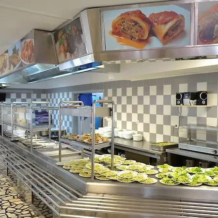 بيت شباب Studentski Centar موستار